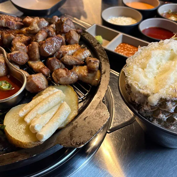 돼봉삼겹살 대표 사진
