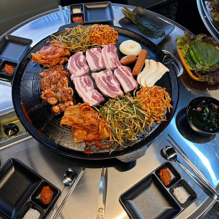 불타는 꿀돼지 대표 사진