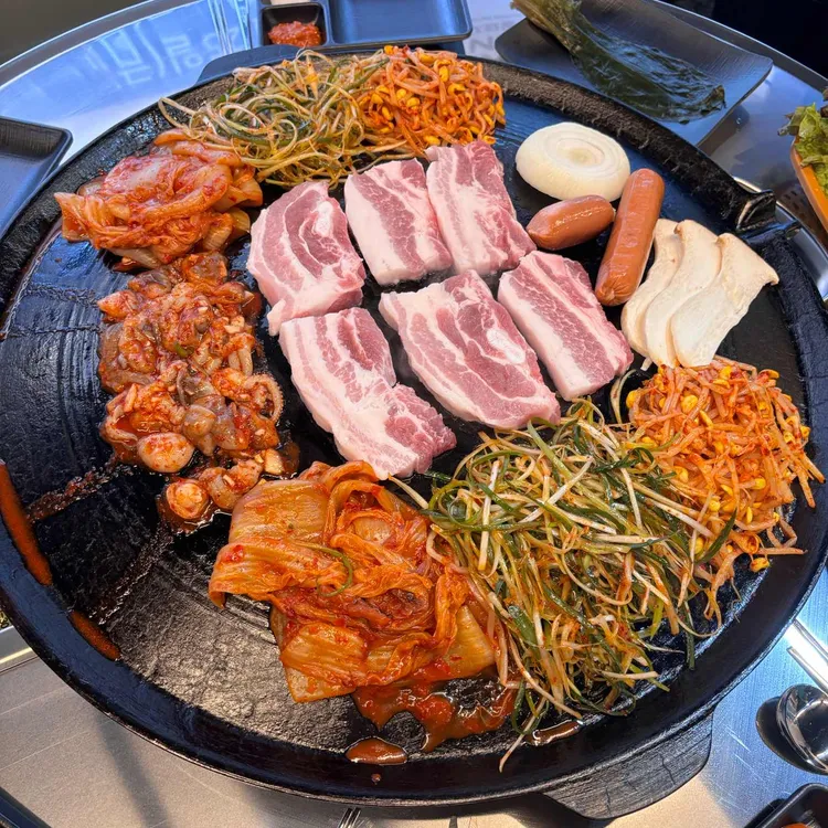 불타는 꿀돼지 대표 사진