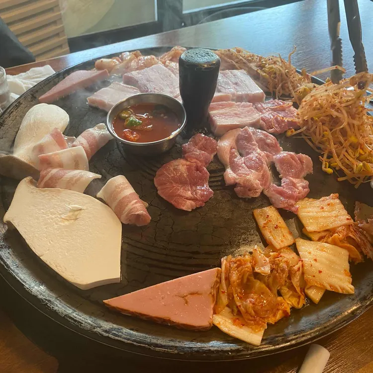 돈꿈솥뚜껑삼겹살 사진 1