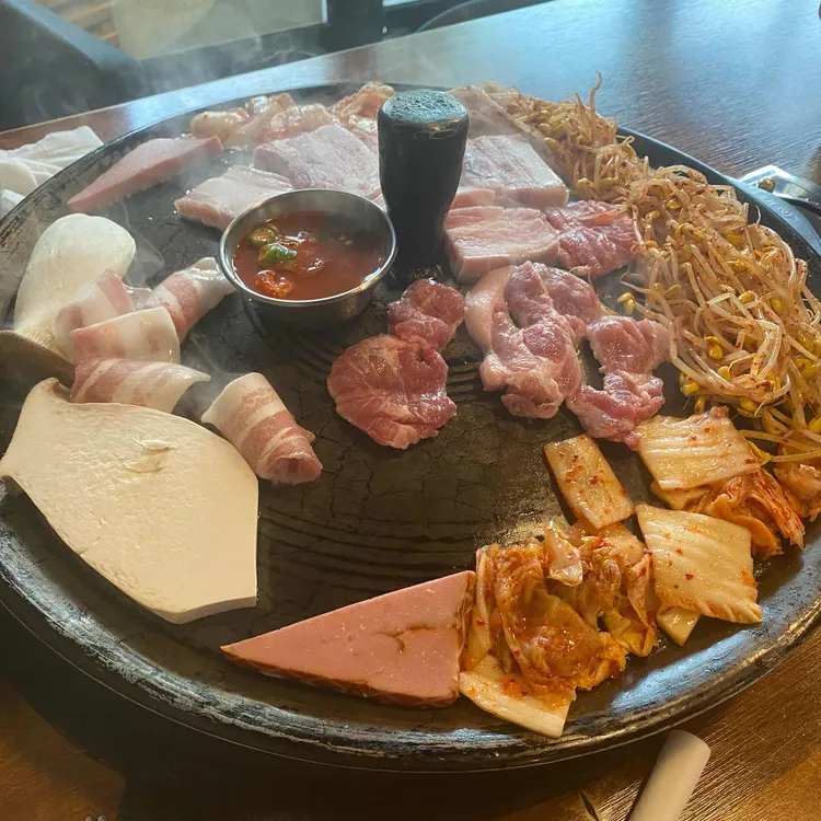 돈꿈솥뚜껑삼겹살 사진 2