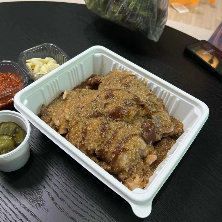 신촌족발보쌈 사진 1