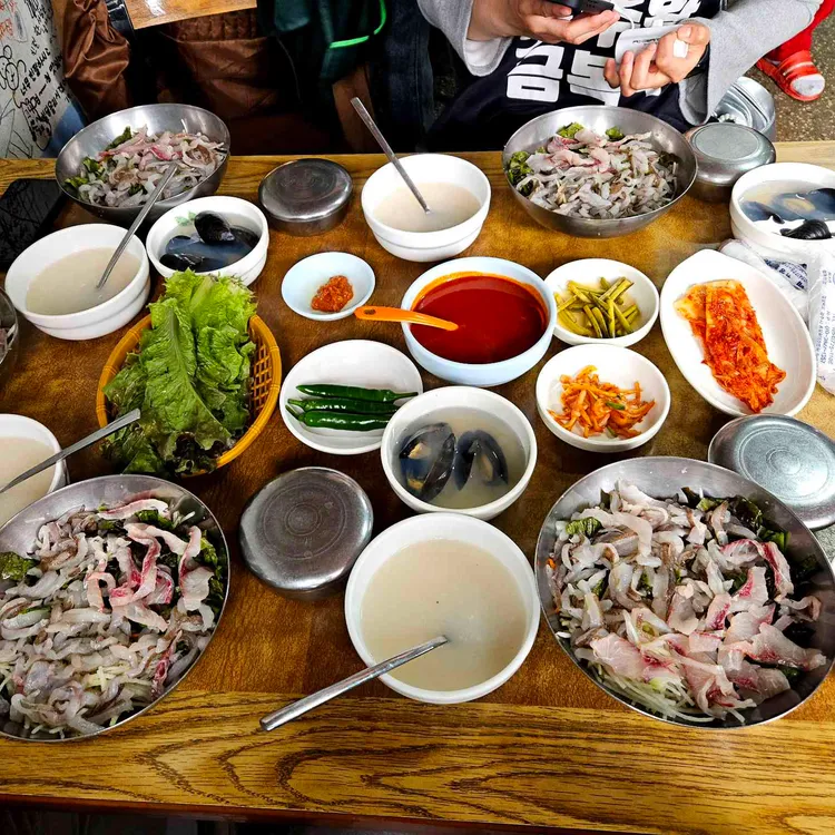 용산 회 식당 대표 사진