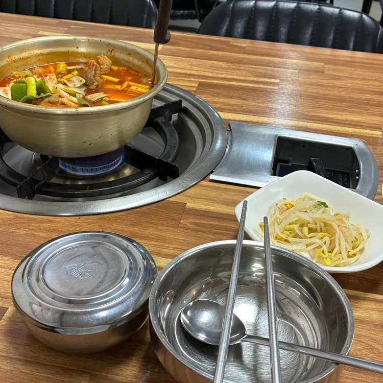 춘천닭갈비vs양푼이찌개 대표 사진