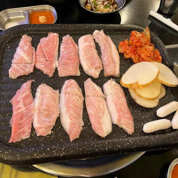 육더쿠 대표 사진