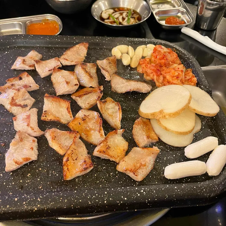 육더쿠 대표 사진
