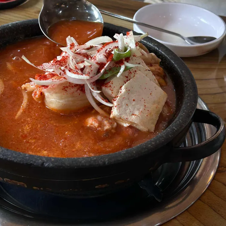 묵은지돌김치전골 대표 사진