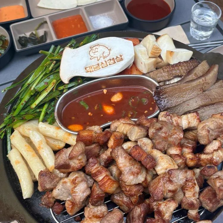 돼봉삼겹살 대표 사진