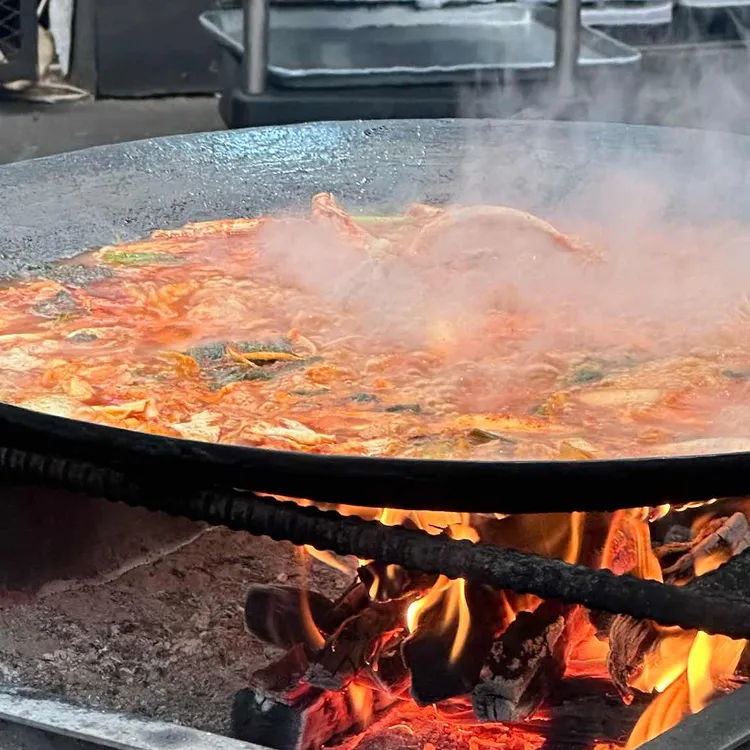 흥부네솥뚜껑닭볶음탕 대표 사진