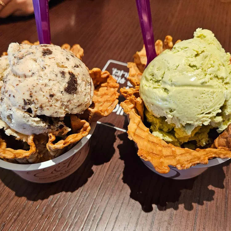 에맥 앤 볼리오스 대표 사진