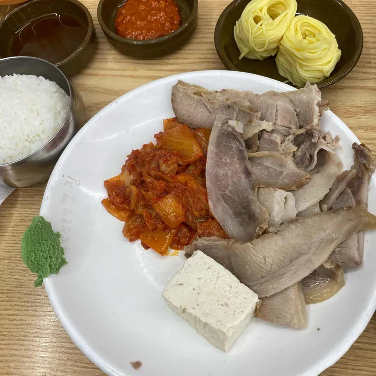 영진돼지국밥 사진 1