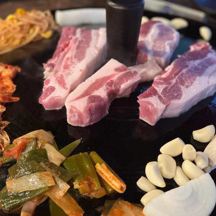 웅이네 솥뚜껑삼겹살 사진 1
