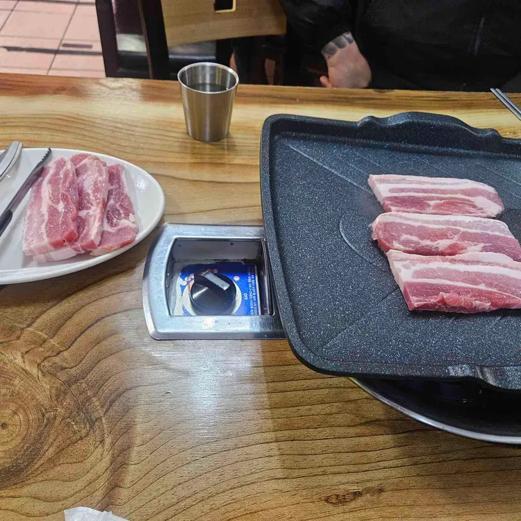 황금복돼지 대표 사진