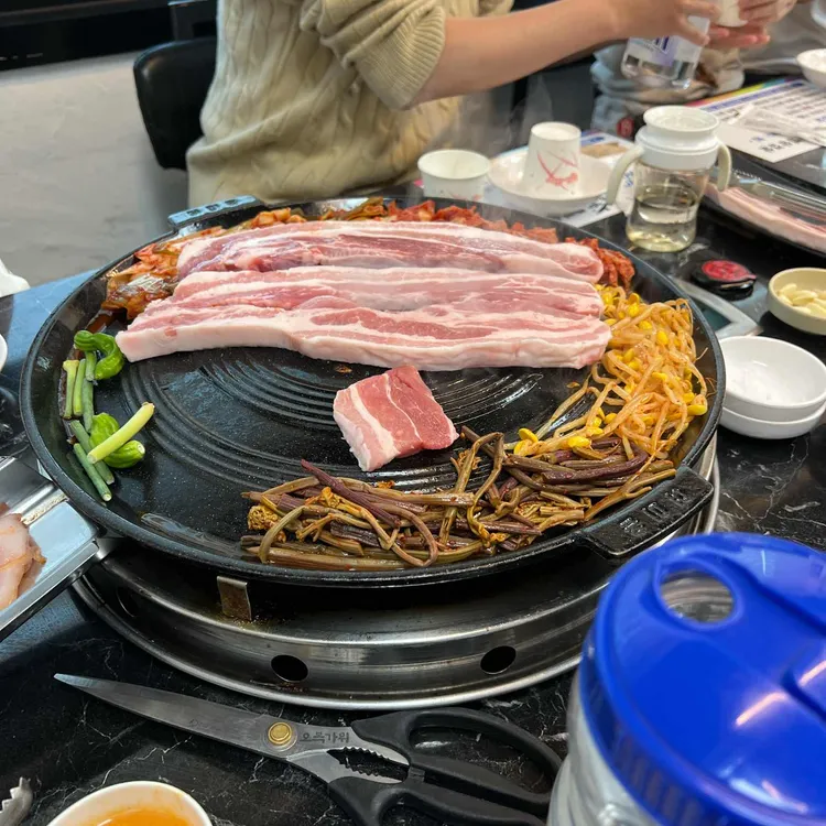 김윤식의 착한국수 & 솥뚜껑삼겹살 대표 사진