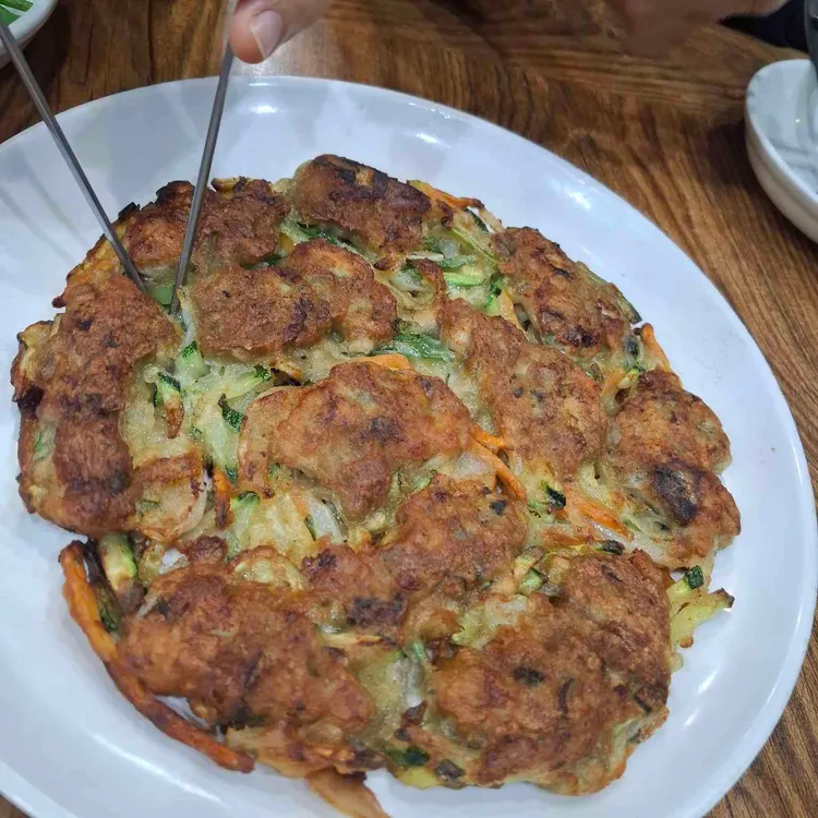 굴하우스 대표 사진