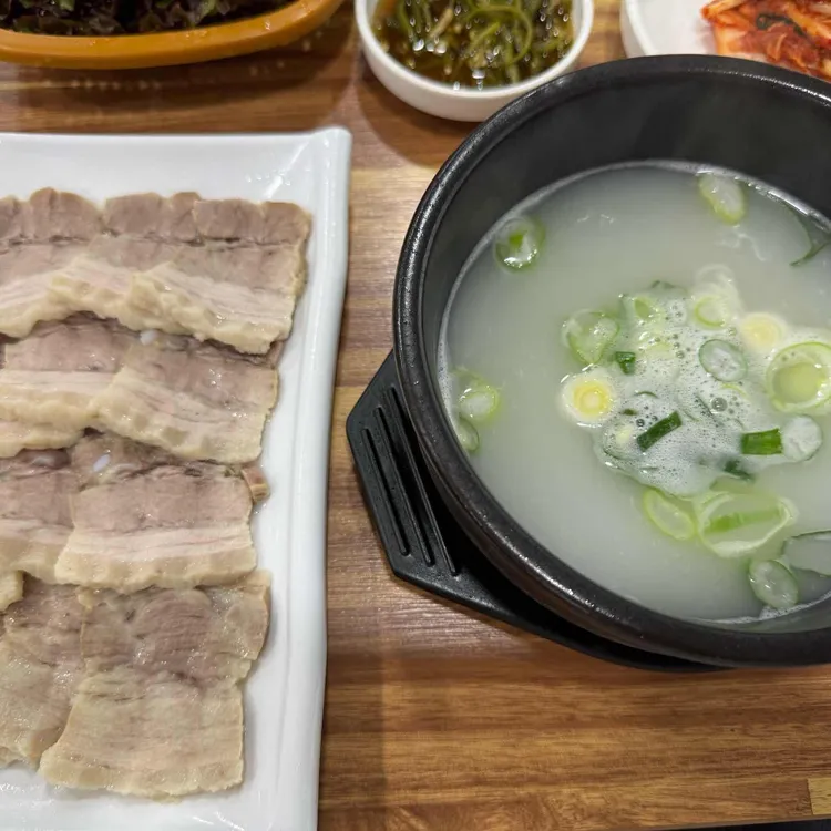 큰집 돼지국밥보쌈 대표 사진