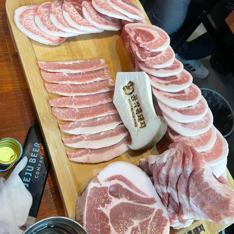 공작흑돼지 사진 2