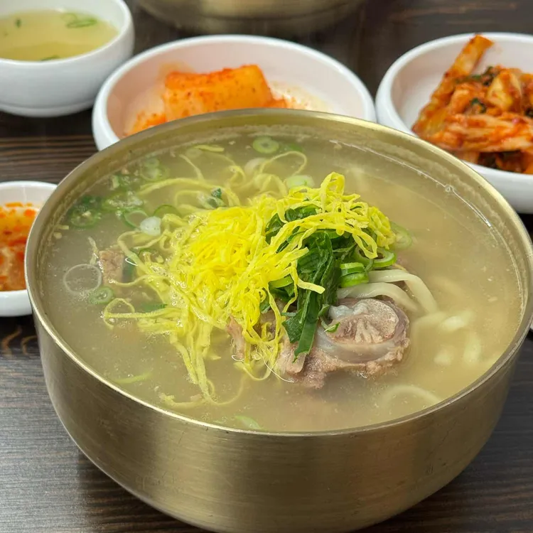 평이담백 뼈칼국수 사진 1