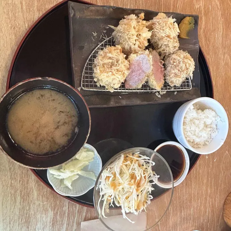 우츠 사진