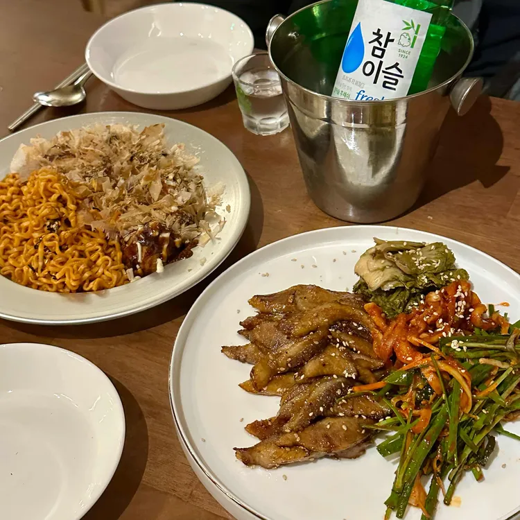 권하다 대표 사진