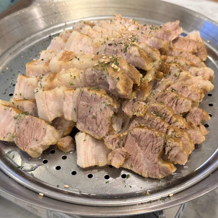 어지니 보쌈&막국수 대표 사진