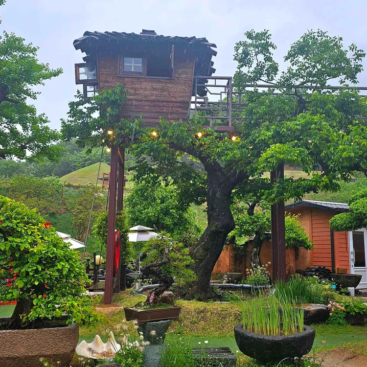 산과구름아래 대표 사진