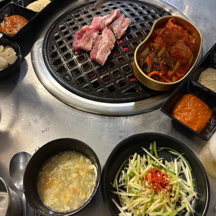 붉은돼지 대표 사진