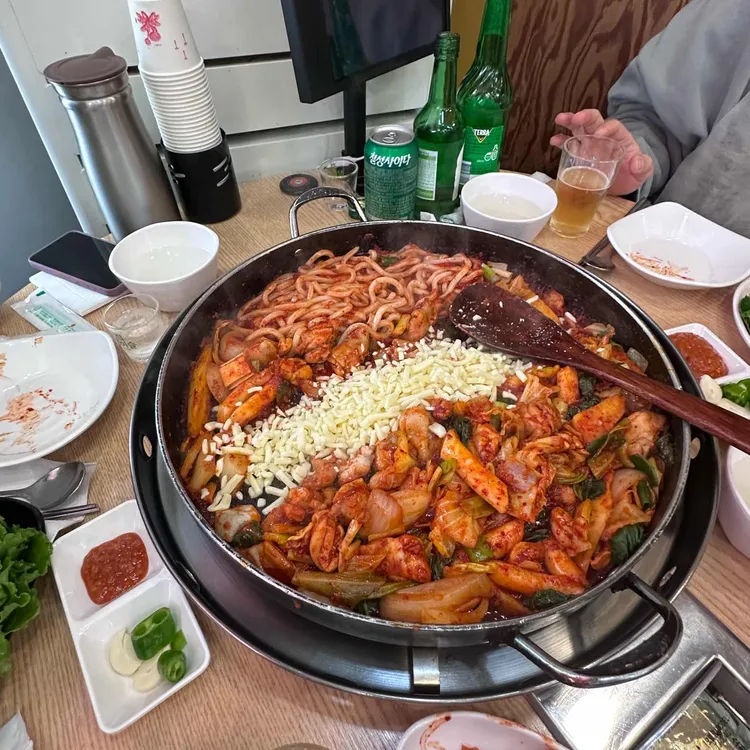 유정춘천닭갈비막국수 대표 사진