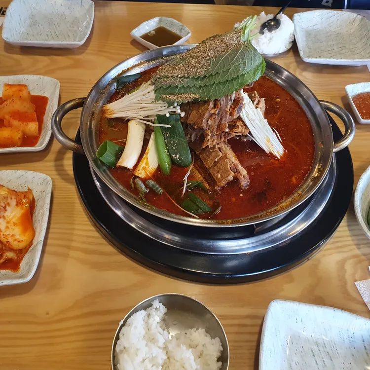 고래감자탕 대표 사진