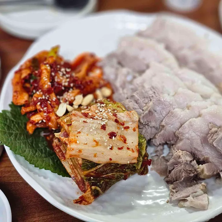 장군굴보쌈 사진