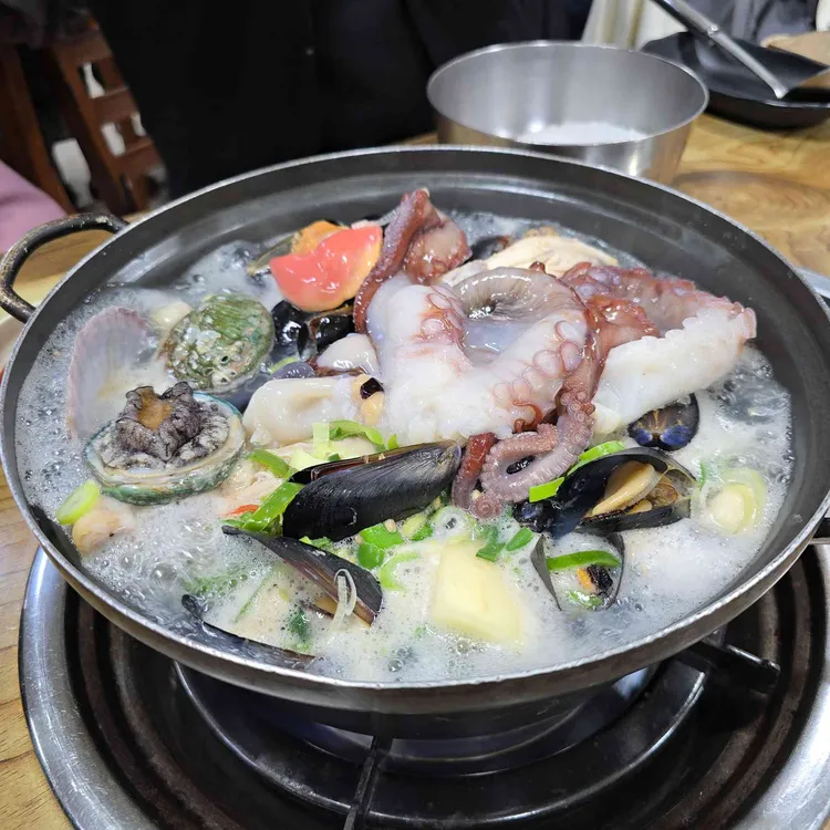 문어본가 (통문어해물우족탕) 사진 2