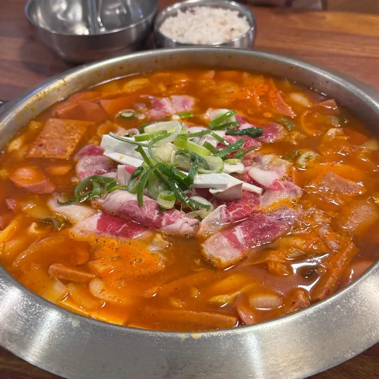 부메랑 부대찌개 대표 사진
