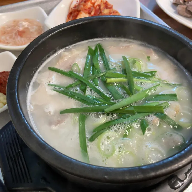 돈국밥 사진 2