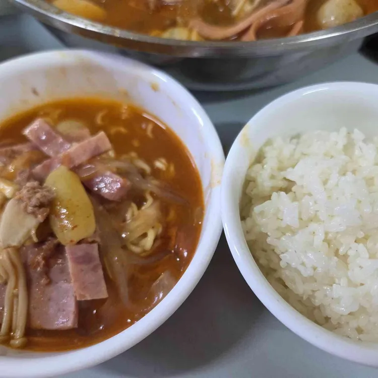 해밍턴부대찌개&곱창전골 대표 사진