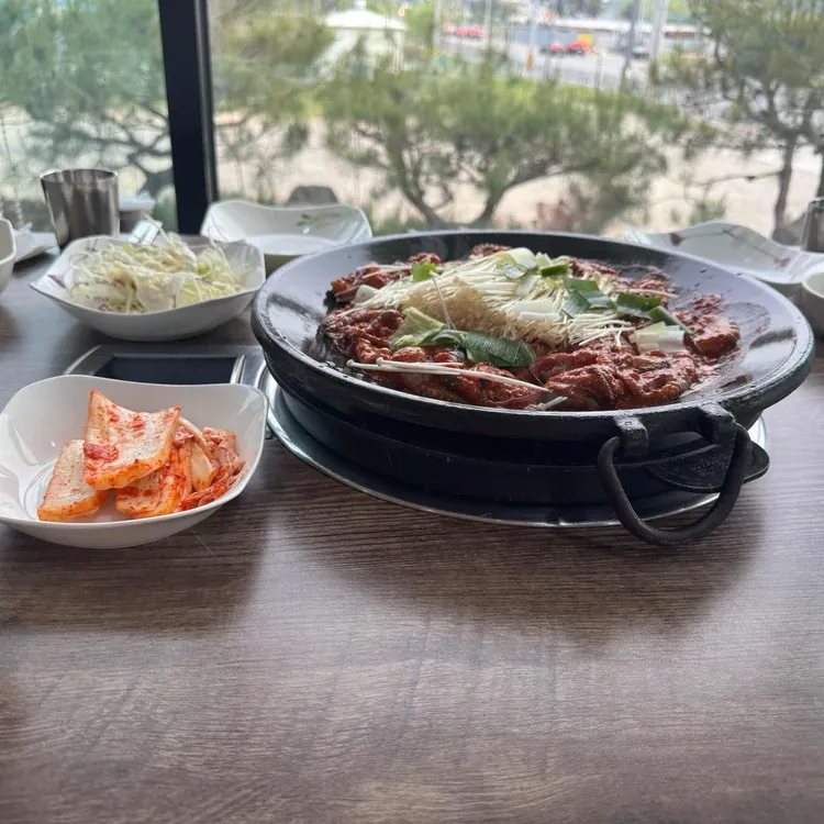 초사골불타는쭈꾸미부대찌개 대표 사진