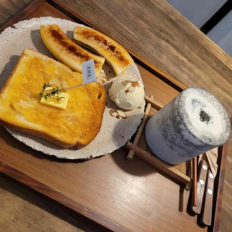 흐릇 대표 사진