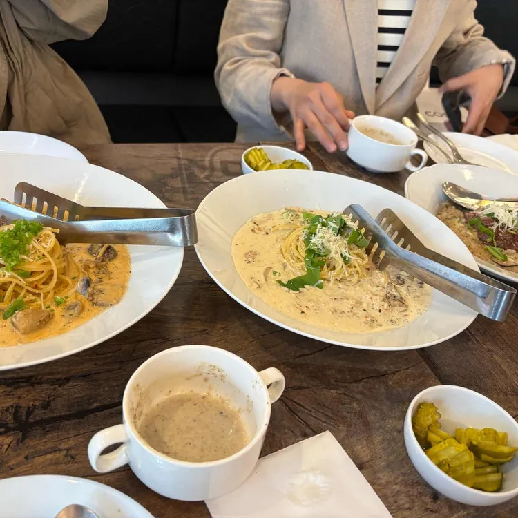 코너그레이 대표 사진