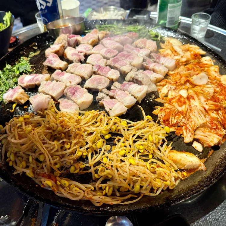 동두천솥뚜껑삼겹살 대표 사진