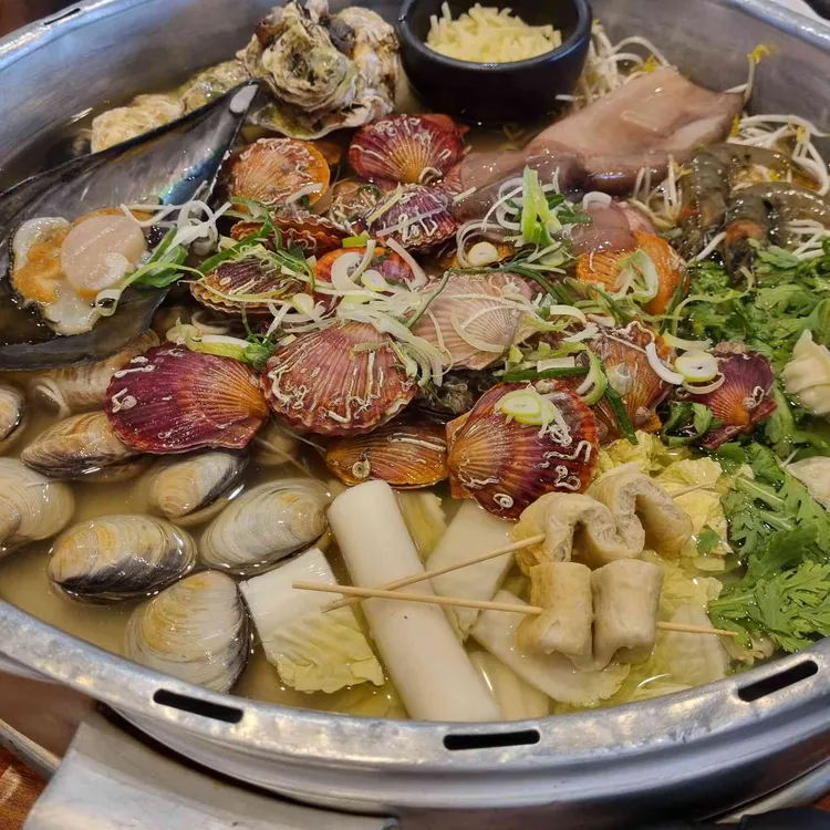 갯벌의 조개 사진 1