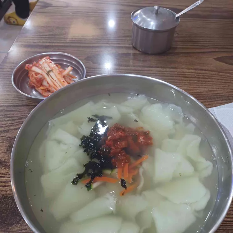 명동손칼국수 대표 사진