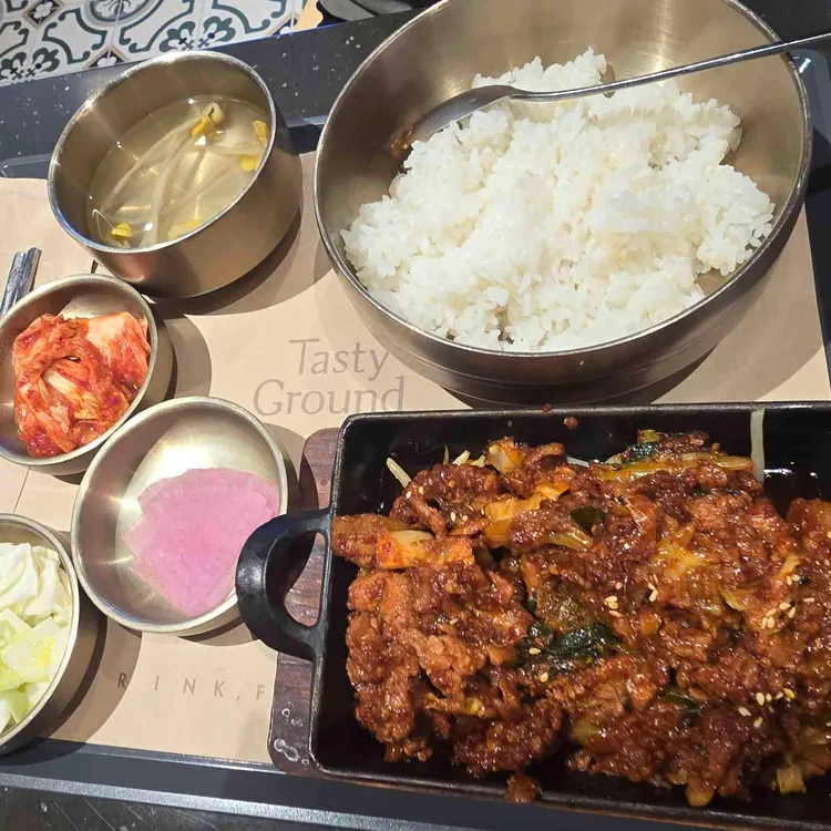 군오일상 롯데프리미엄아울렛 대표 사진