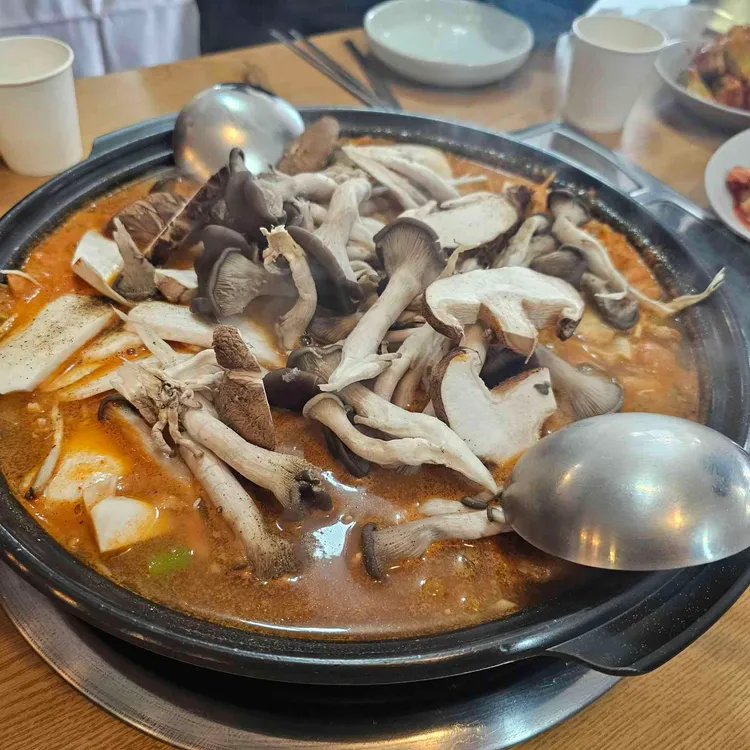 원조버섯짜글제육 대표 사진