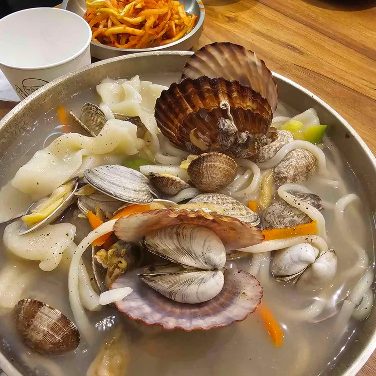 청담이수육애칼국수 대표 사진