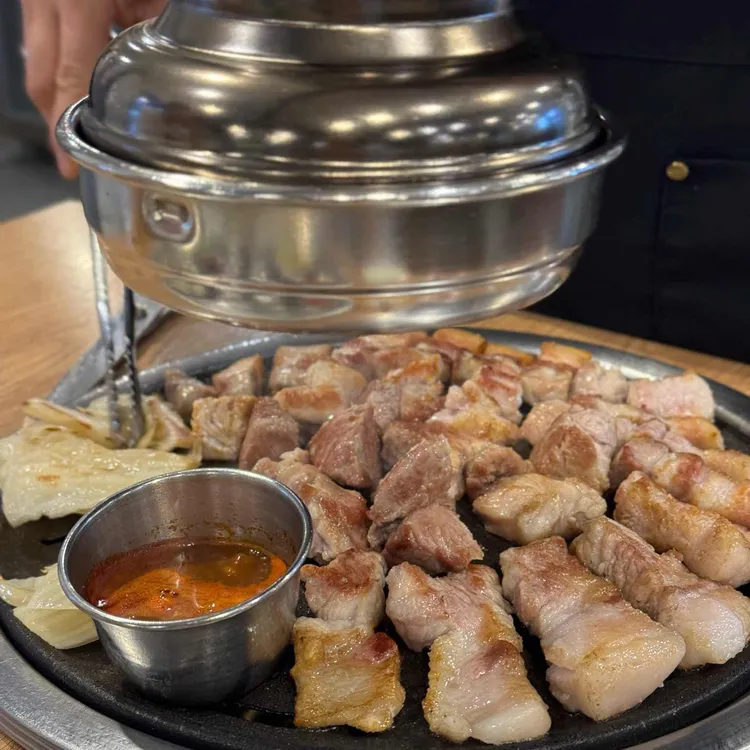 흑돼지 근고기 전문점 도민상회 사진 1