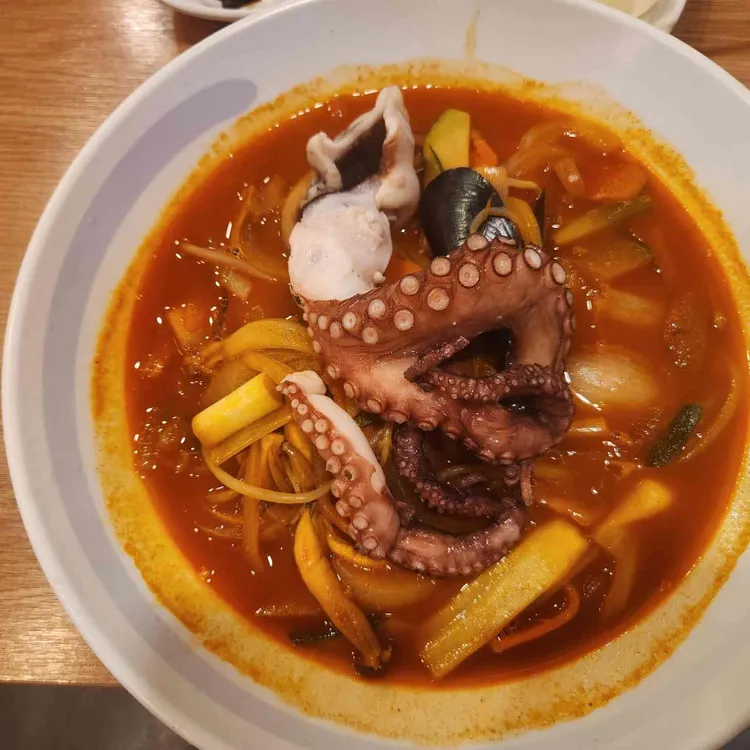 짬홍 대표 사진