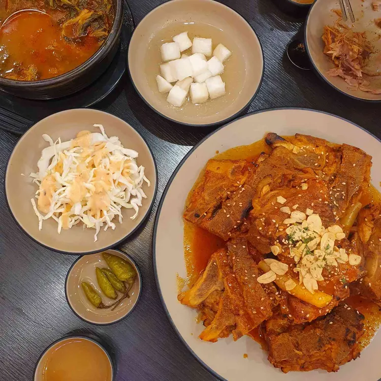 숯불뼈구이 핫뼈감자탕 사진 1