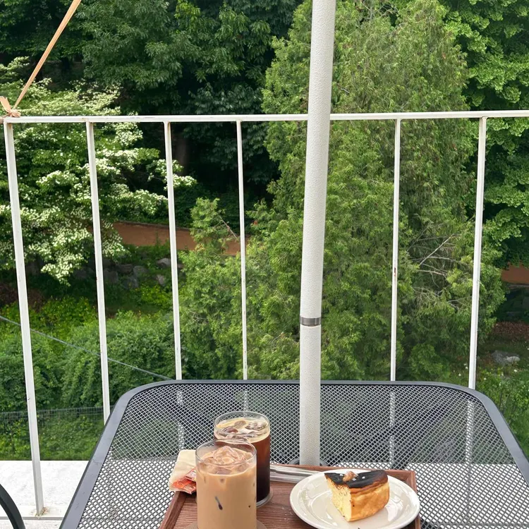 카페 러슬 대표 사진