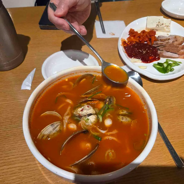 한강로칼국수 현대백화점 사진 2