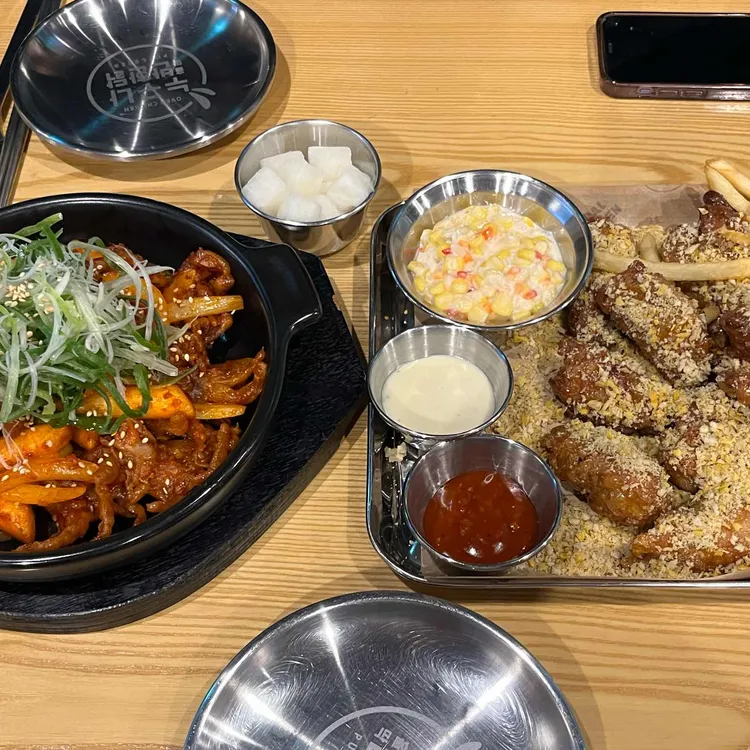 누구나홀딱반한닭 대표 사진