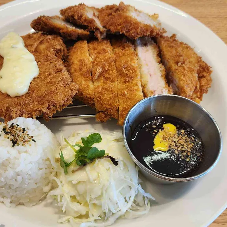 홍익돈까스 대표 사진